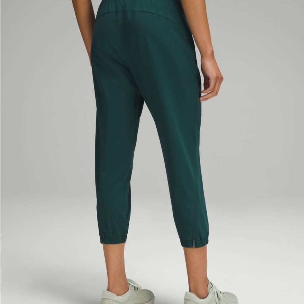 Lululemon adapted state storm teal Capris - Picture 3 of 10